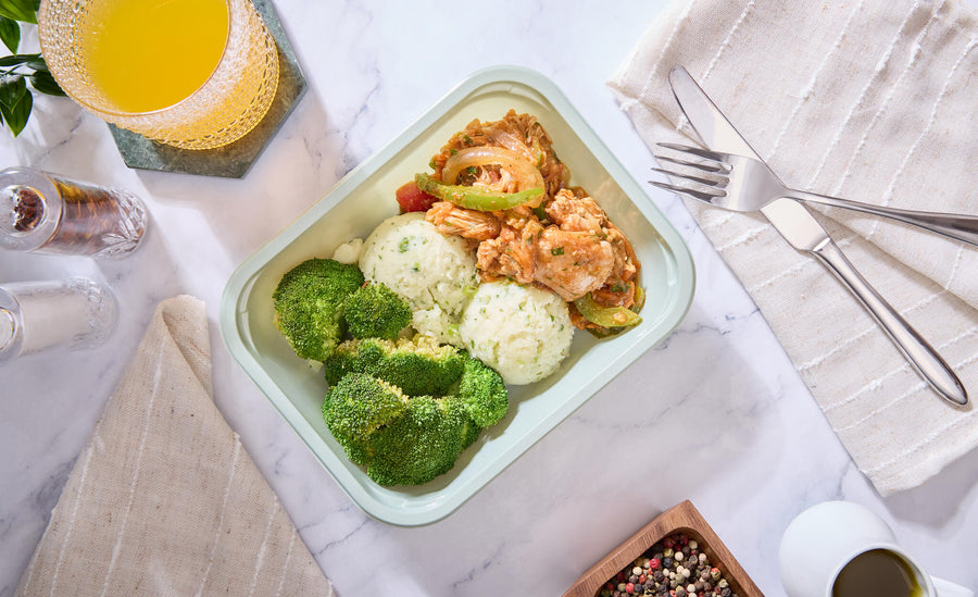 2025 - Lean Muscle Meal Box - Chicken Thigh #2 - Cuban Pulled Chicken - photo0
